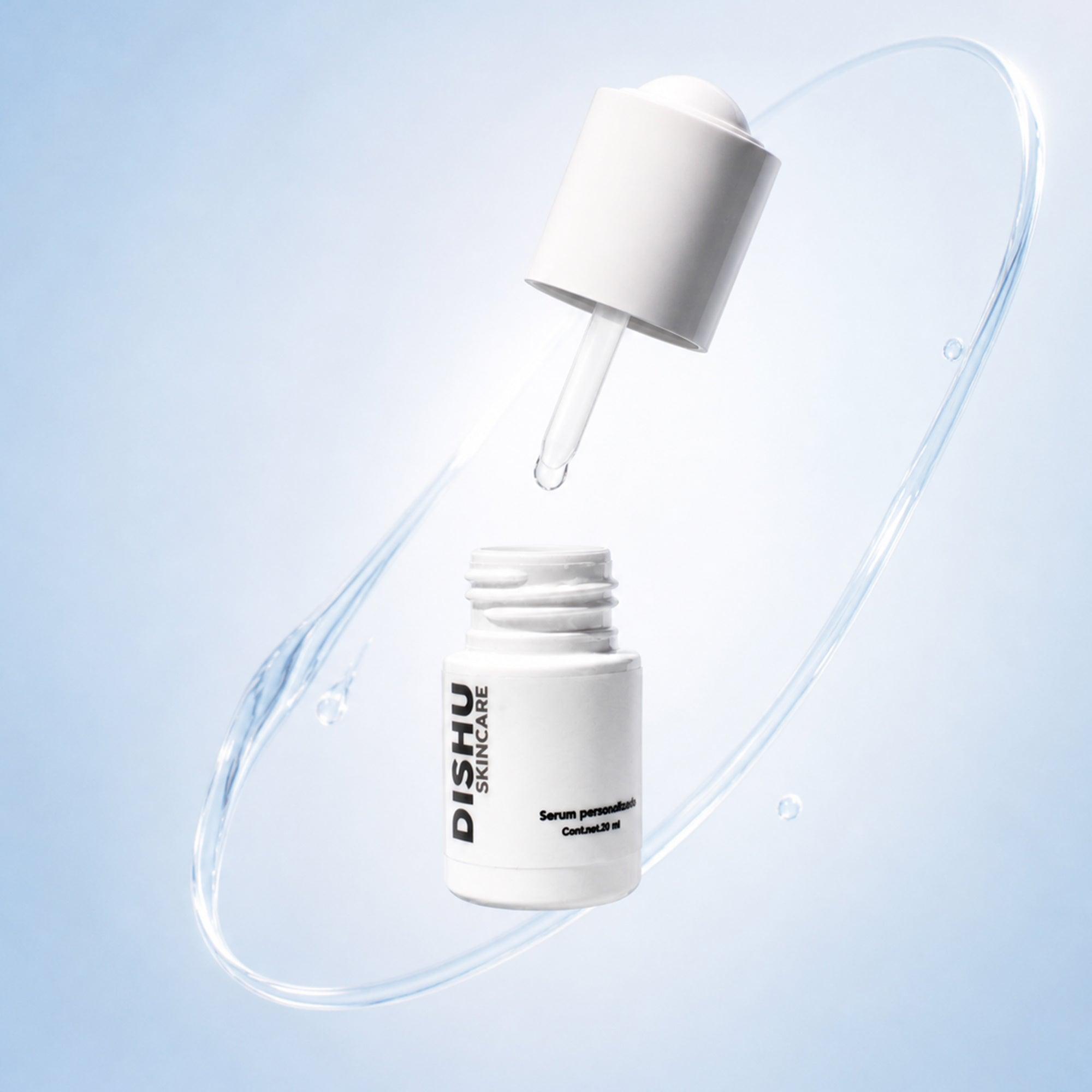 Serum personalizado Dishu Skincare con gota de producto flotando, ideal para rutina de cuidado facial
